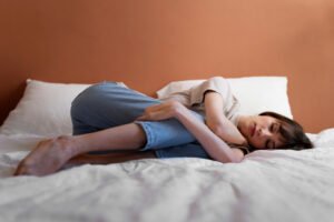 does sleeping without pillow help posture